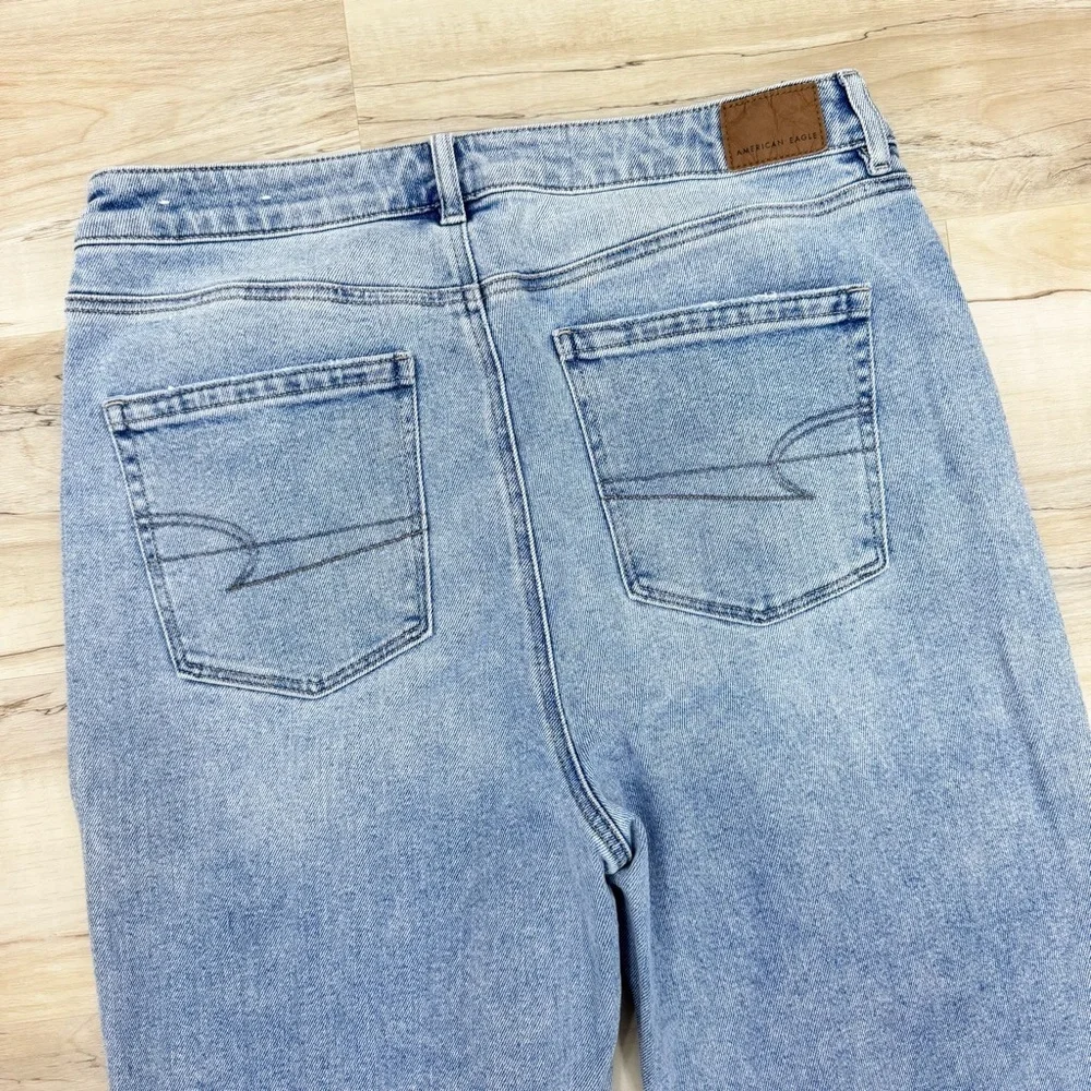 American eagle high rise mom straight jeans light wash Sz 14 regular
